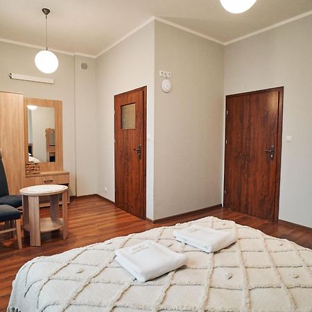 Hotel Lilia Влошчова Екстериор снимка
