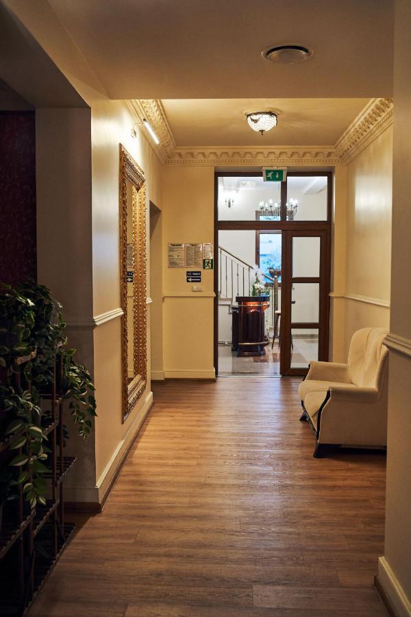 Hotel Lilia Влошчова Екстериор снимка