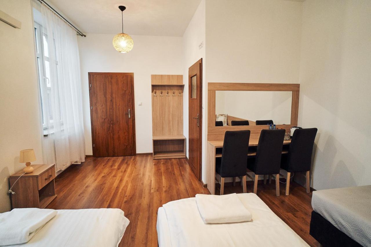 Hotel Lilia Влошчова Екстериор снимка