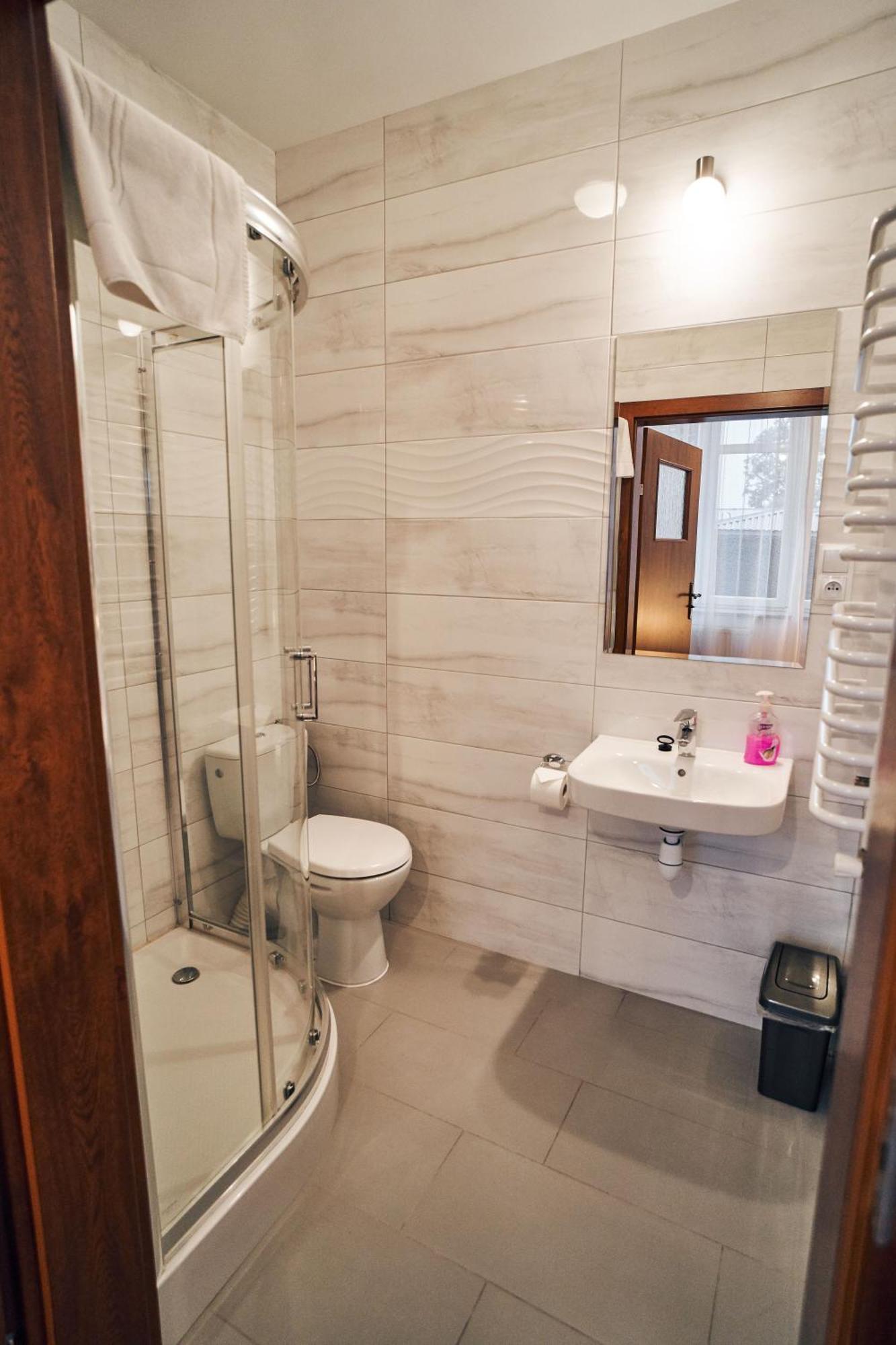 Hotel Lilia Влошчова Екстериор снимка